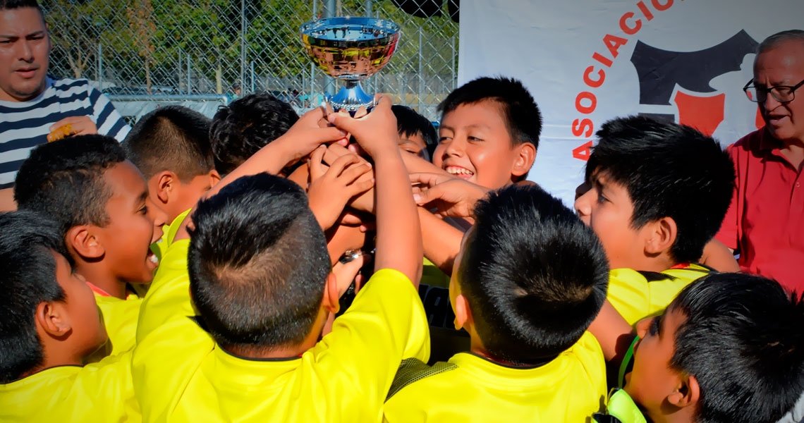 Ciaco Infantil, levanta la copa del campeón de verano 2018