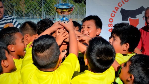 Ciaco Infantil, levanta la copa del campeón de verano 2018