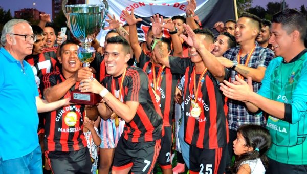 El club Marsella se proclama campeón de la Primera categoría.