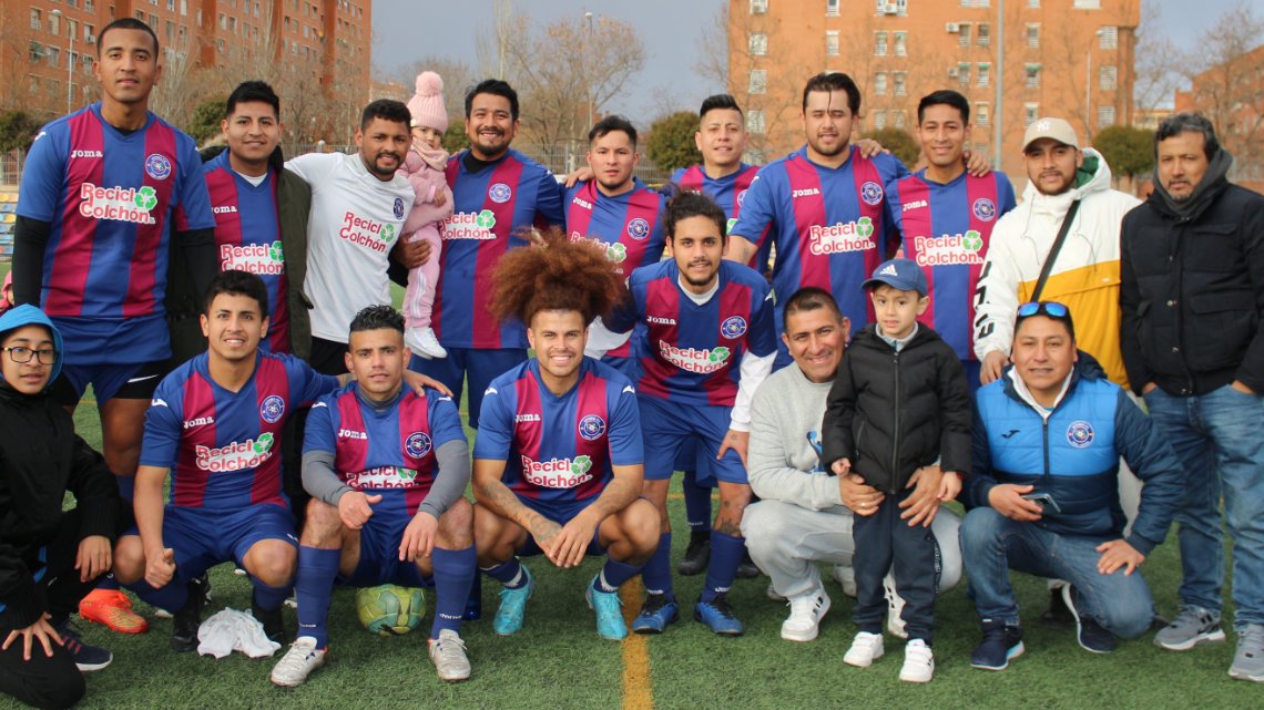 Átomo FC, debuta y asciende a Máxima