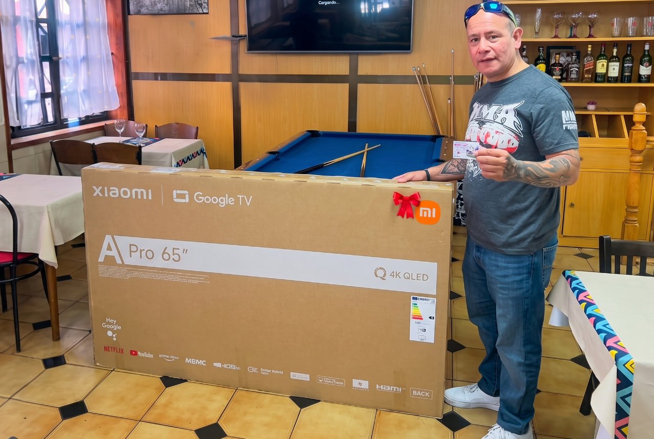La suerte sonrió a  Ricardo Martín Sánchez Tapia ganador de la TV de 65 pulgadas